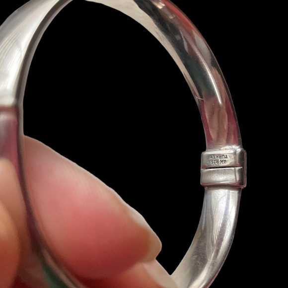 SOLIID 925 STERLING OVAL HINGE BANGLE - Picture 2 of 2